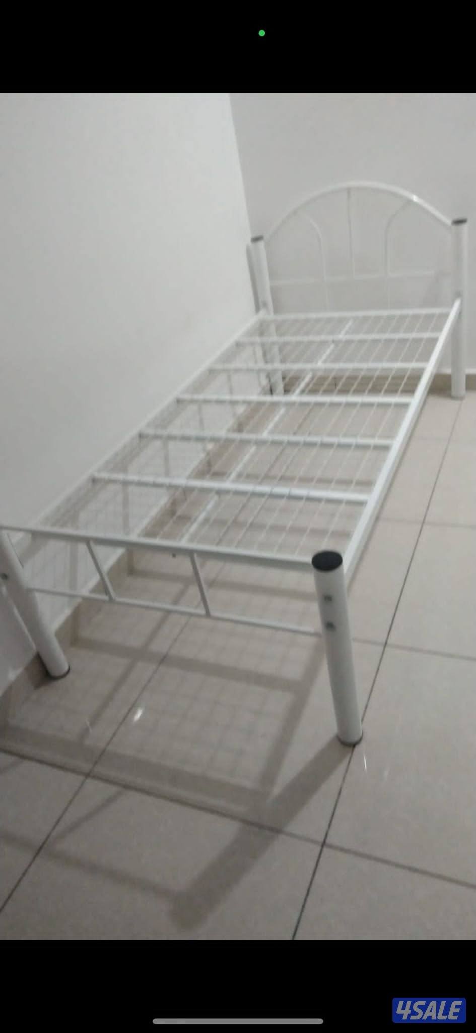 سرير حديد ومرتبه طبيه وبطانيه ومخده والملايات2