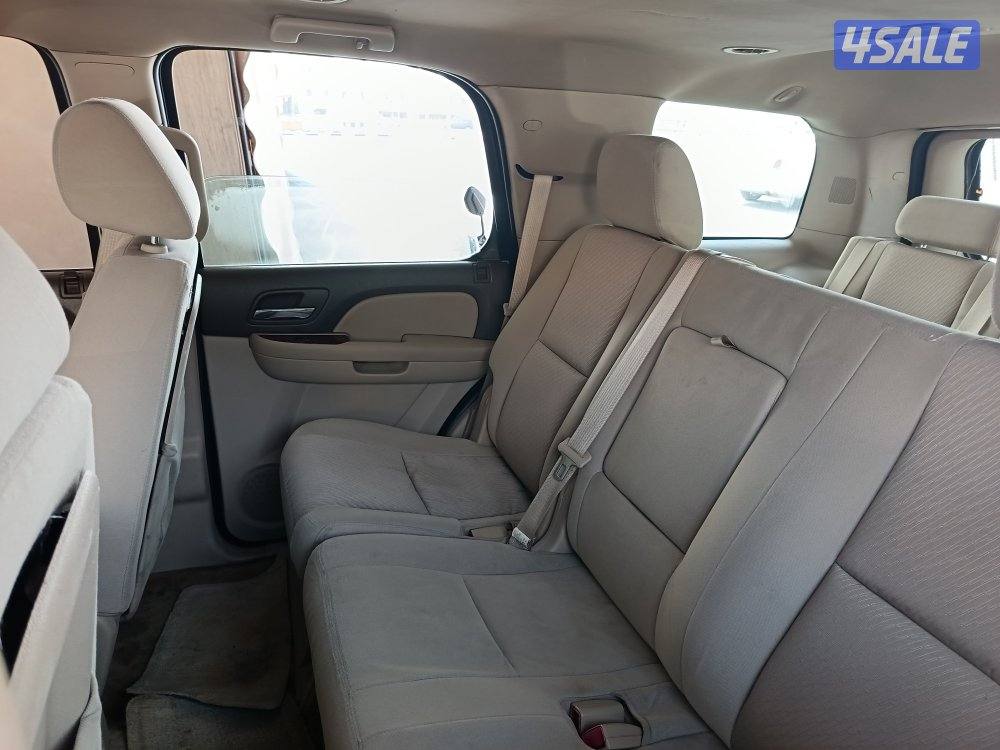 يوكن 2013، حالته سليمه شاصي قير فيه صبغ تجميلي،اللون اسود. ماشي 360الف3