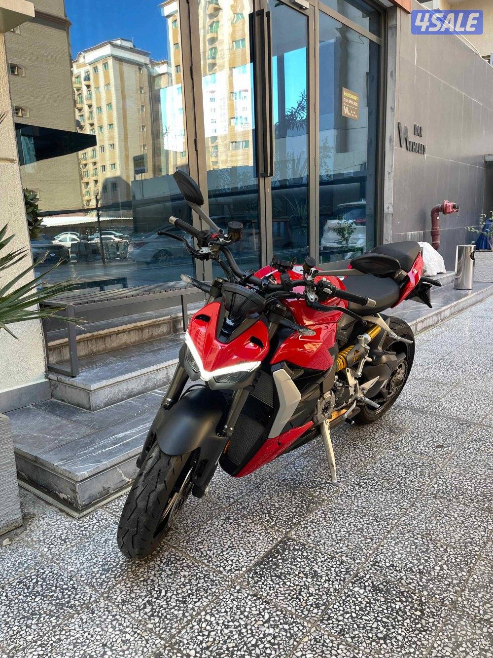 Ducati StreetFighter V2-2022 First Owner1