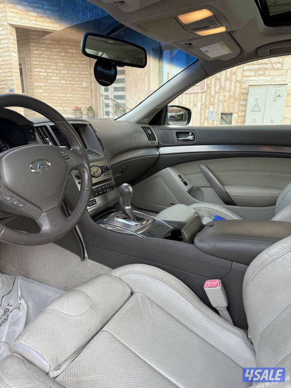 للبيع G37 s بحاله الوكاله ونادره ماشي 145 الف كيلو4