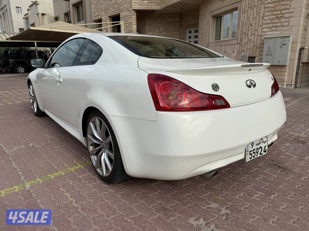 للبيع G37 s بحاله الوكاله ونادره ماشي 145 الف كيلو2