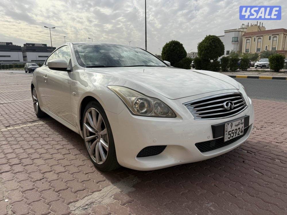 للبيع G37 s بحاله الوكاله ونادره ماشي 145 الف كيلو0