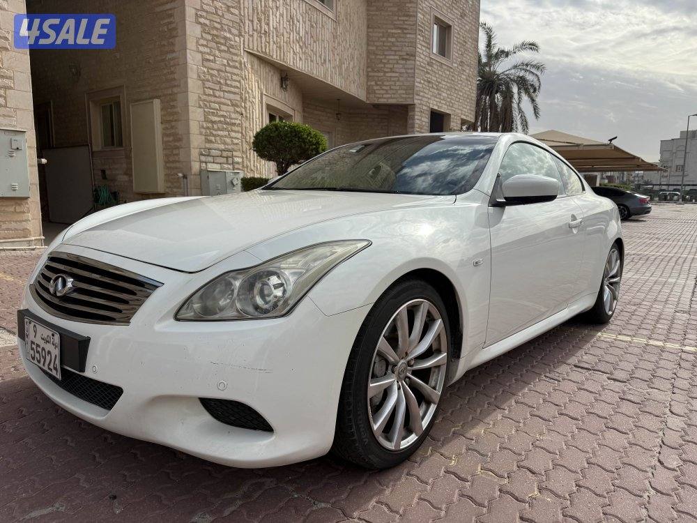 للبيع G37 s بحاله الوكاله ونادره ماشي 145 الف كيلو1