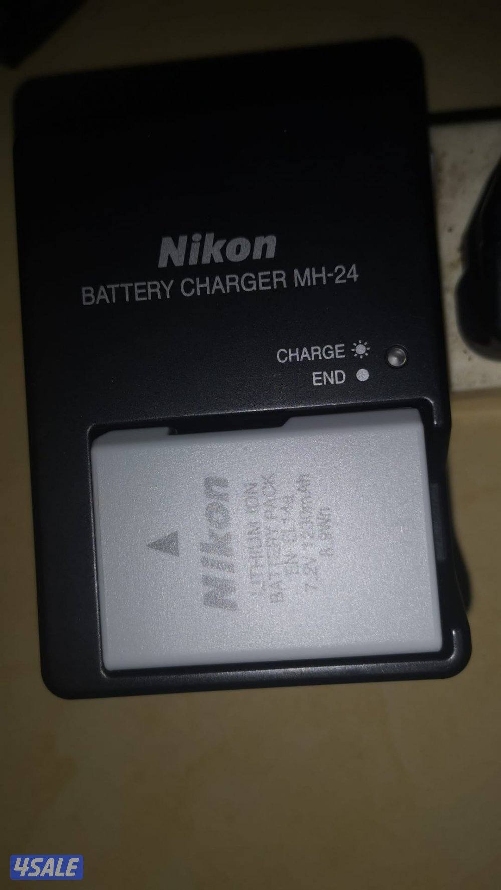 كاميرا نيكون D5600 شبه جديدة  ما فيها ولا خدش معاها العدسه ( مخزنه)3