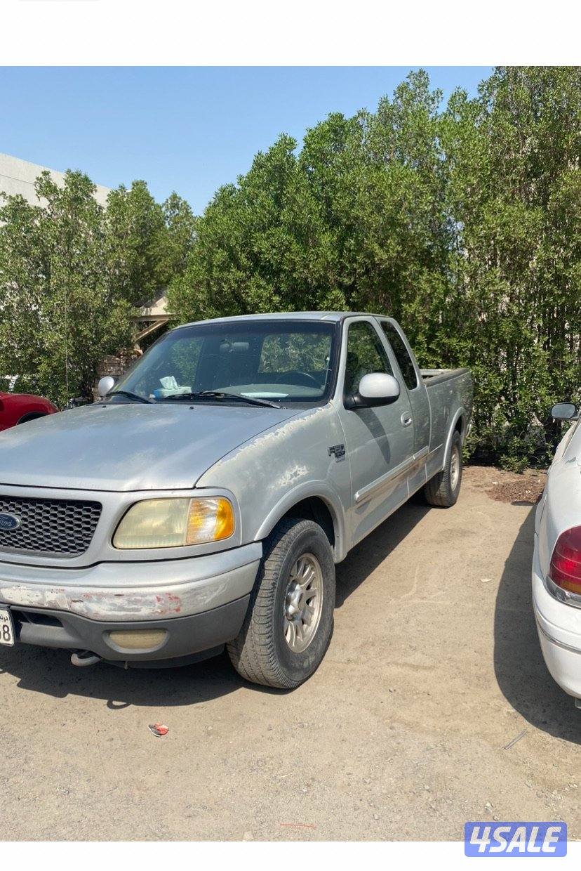 للبيع وانيت فورد مديل ١٠٠٢ لون رصاصي قماره ونص شغال أموره0