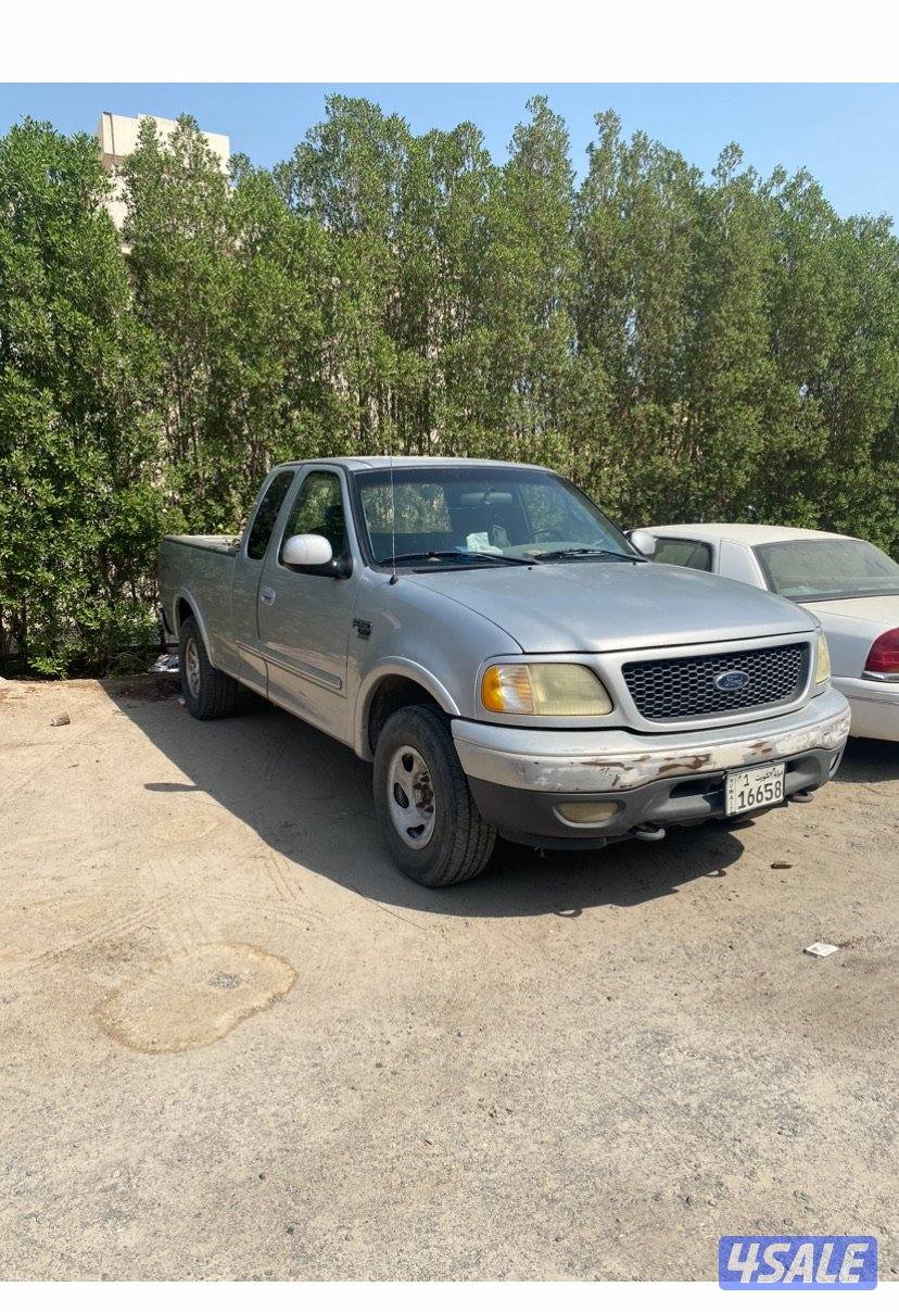 للبيع وانيت فورد مديل ١٠٠٢ لون رصاصي قماره ونص شغال أموره1