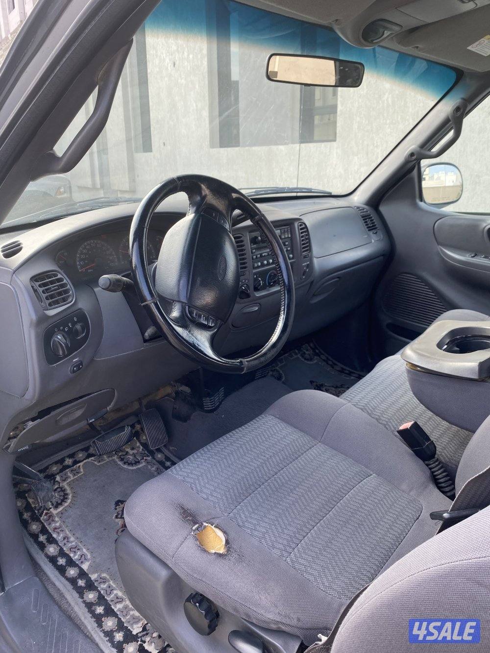 للبيع وانيت فورد مديل ١٠٠٢ لون رصاصي قماره ونص شغال أموره2