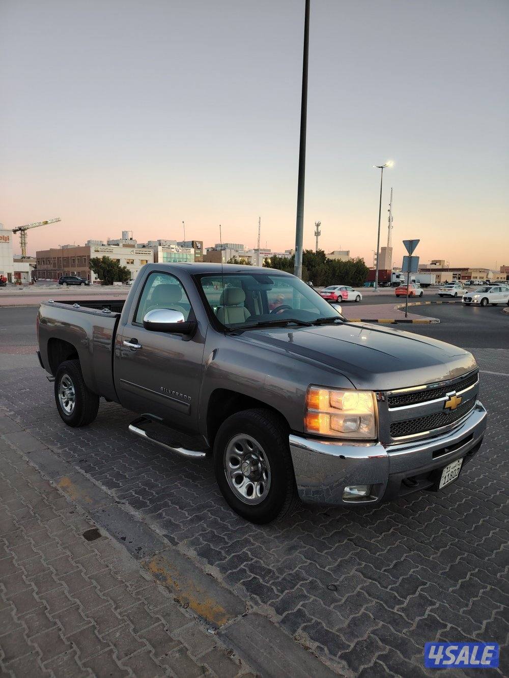 سلفرادو٢٠١٣ ماشي١٦٥ الف بدون دبل0