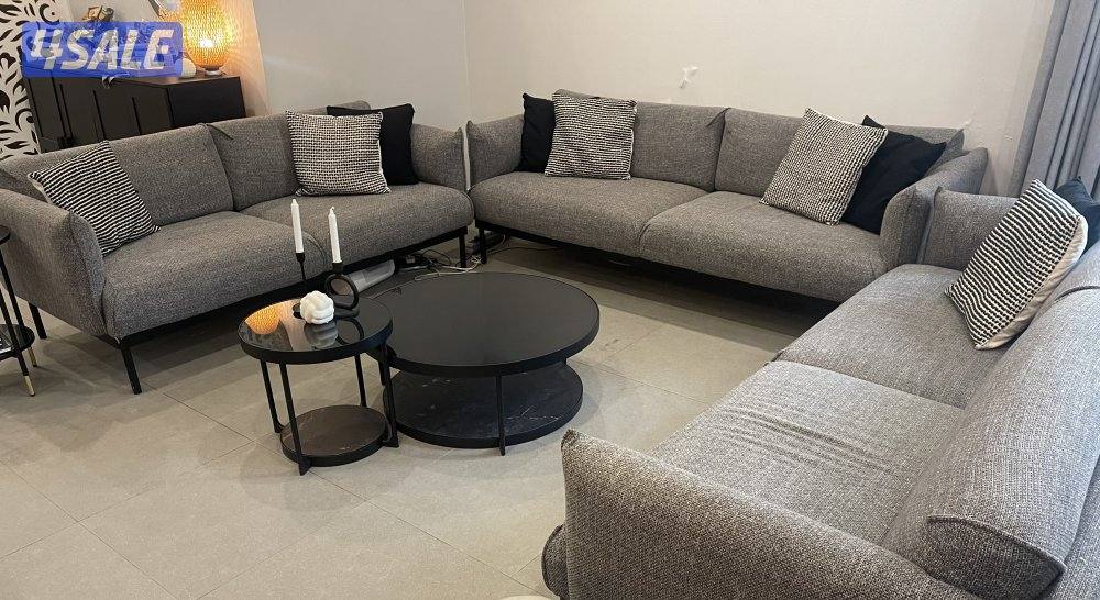 طقم جلوس مع طاولتين1