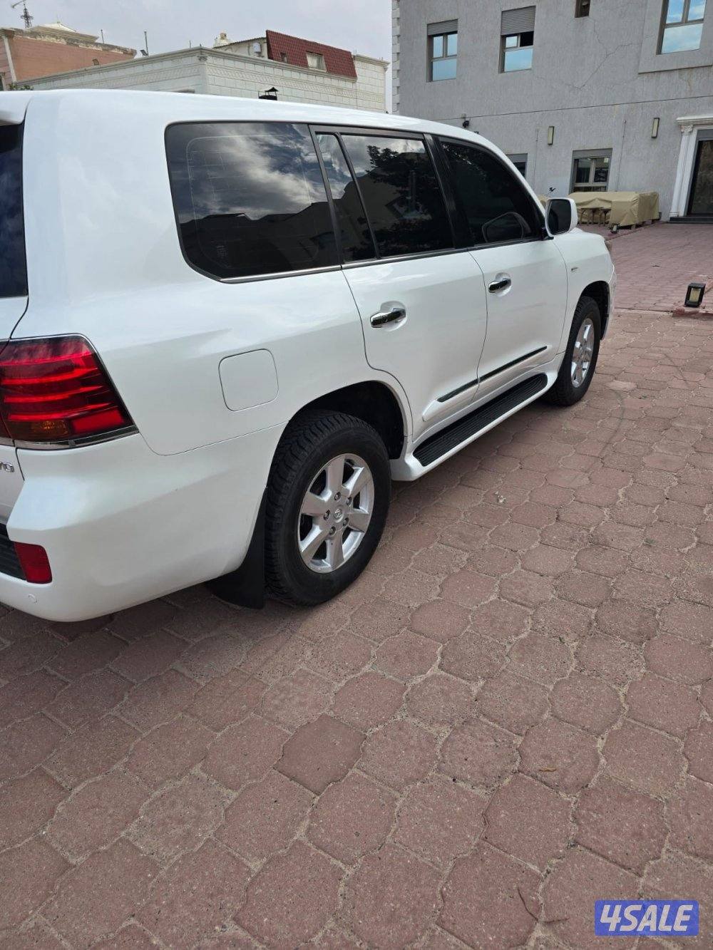 للبيع لكزس موديل ٢٠٠٩ ماشي ٤٧٠ وراد الساير صبغ الوكاله بلكامل اربع توا0