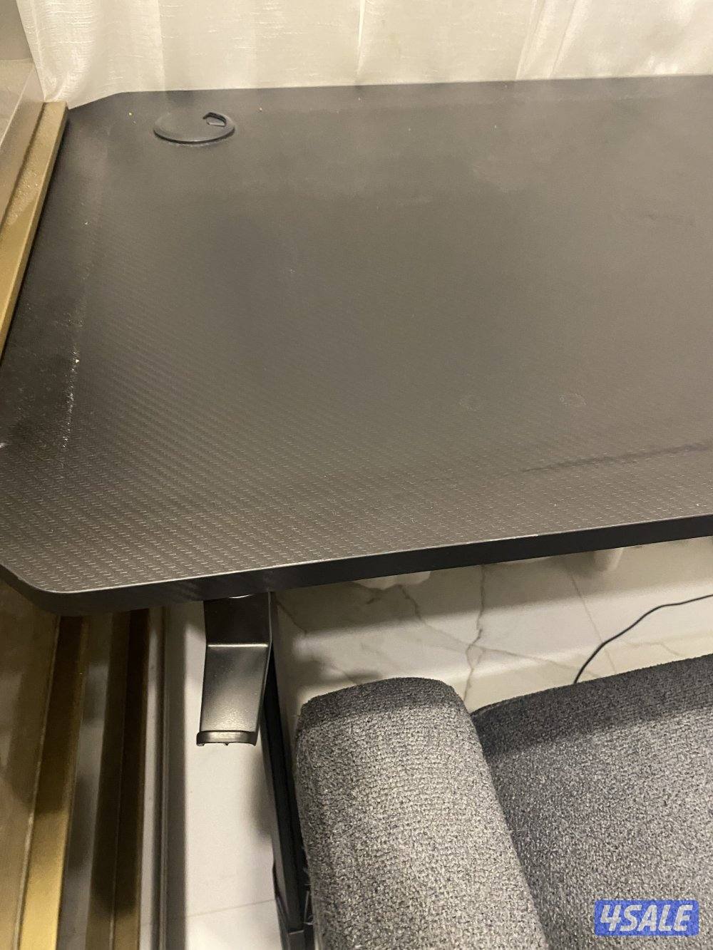 للبيع طاوله قيمنق3