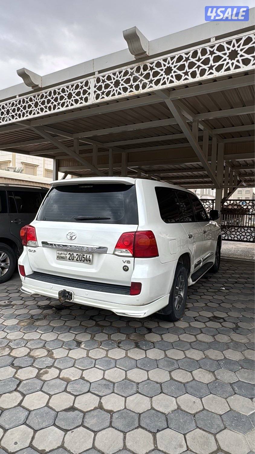 لاند كروزر 2012 شرط الشاصي.المكينه والقير يبيلهم استهلاكيات0