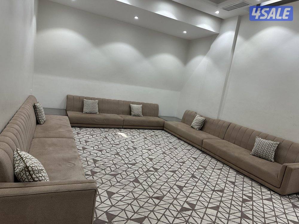 صالة للبيع0