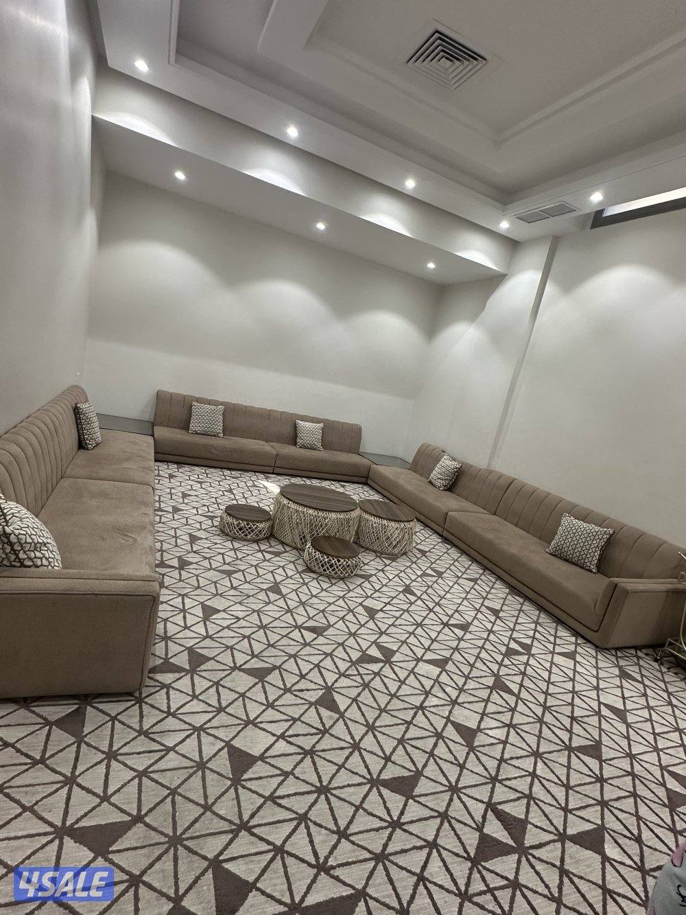 صالة للبيع1