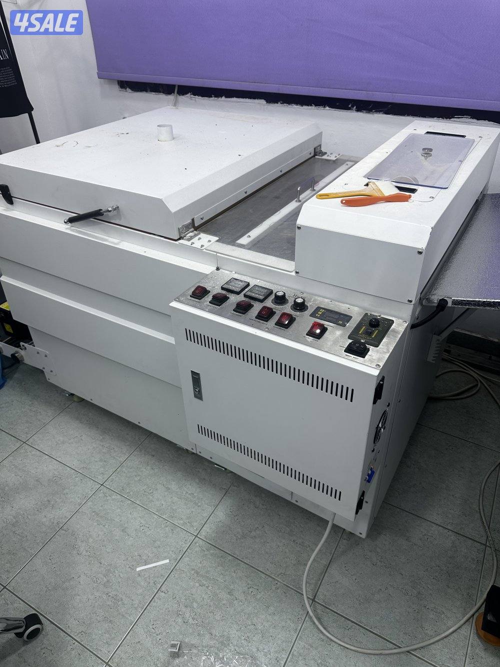 طابعة للتيشيرتات بحالة جيدة ماركة Fedar0