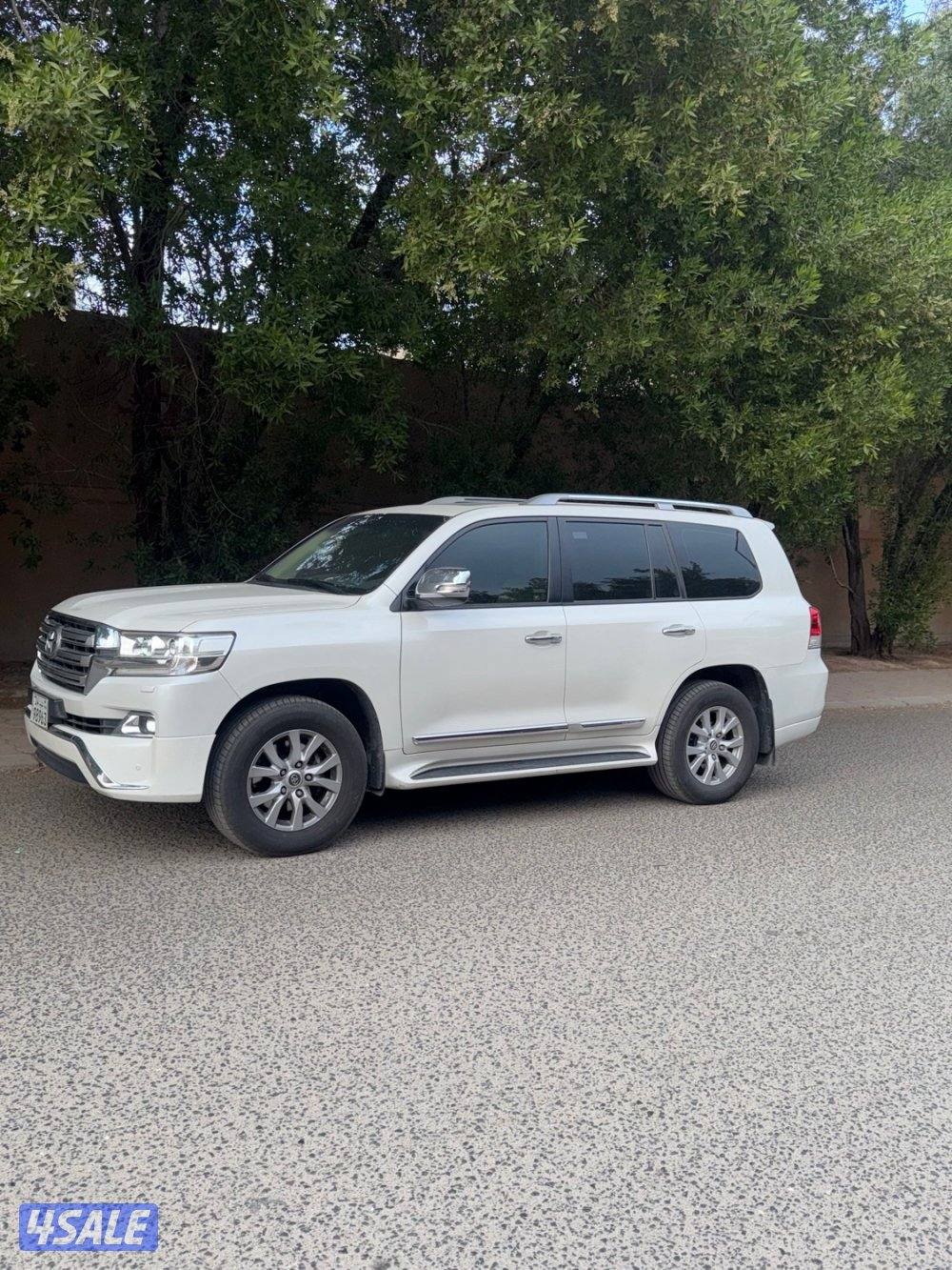 لاند كروزر (قمه بالنضافه وكاله الساير ) ممشى قليل1943