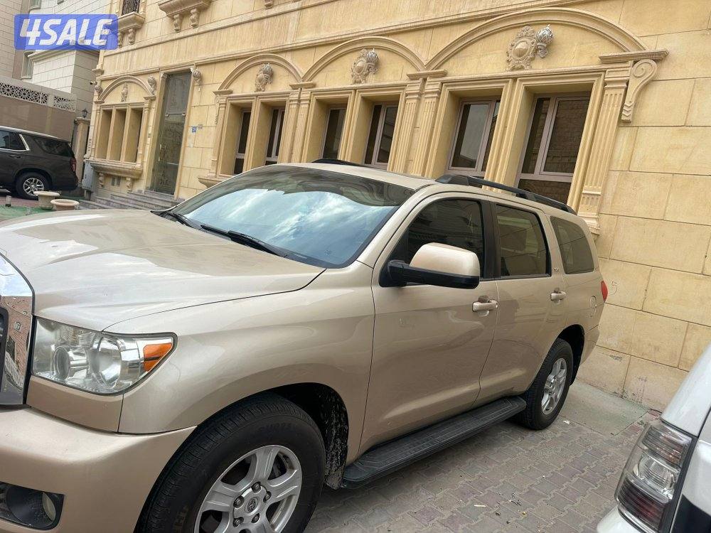 سيكويا اللون ذهبي من داخل بيج سيارة نظيفة وبحالة ممتازة مويل 20133