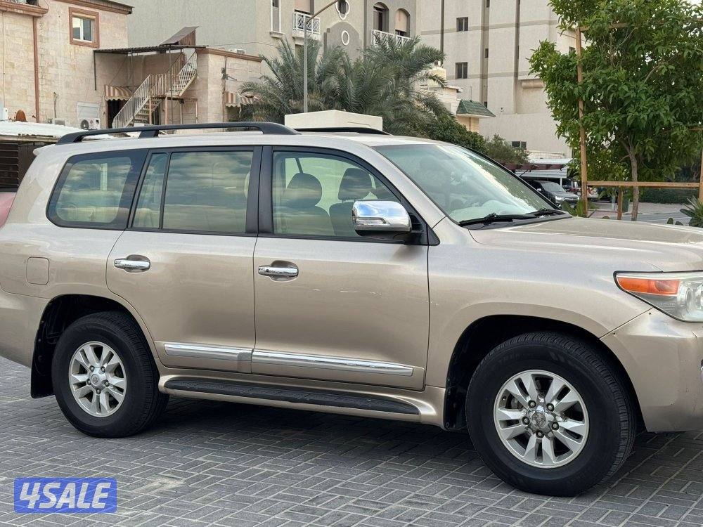 لاند كروزر ذهبي GXR 20121