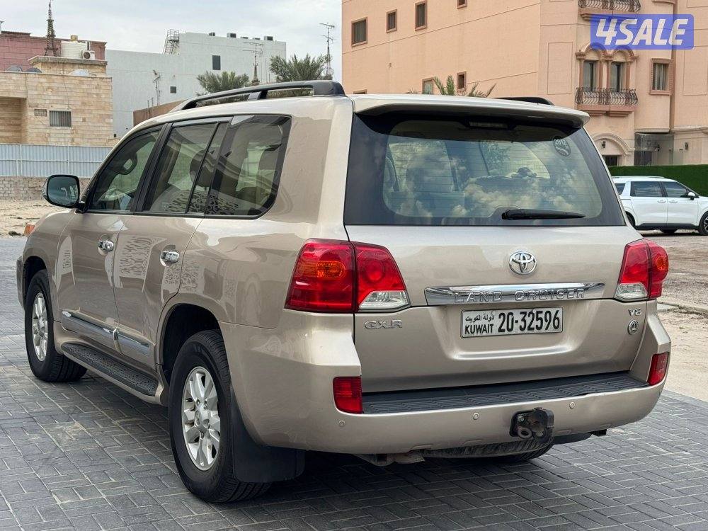 لاند كروزر ذهبي GXR 20124