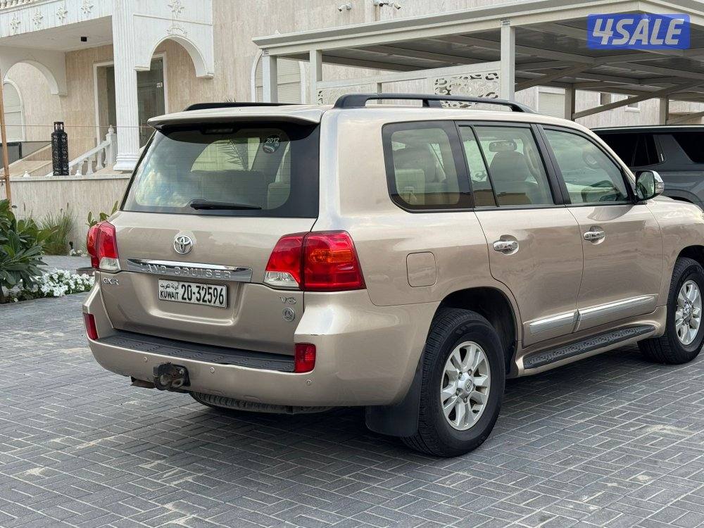 لاند كروزر ذهبي GXR 20123