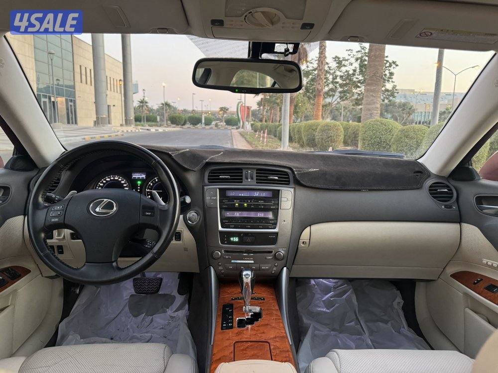 لكزس IS 300 موديل 2009 بحاله ممتازه جدا8