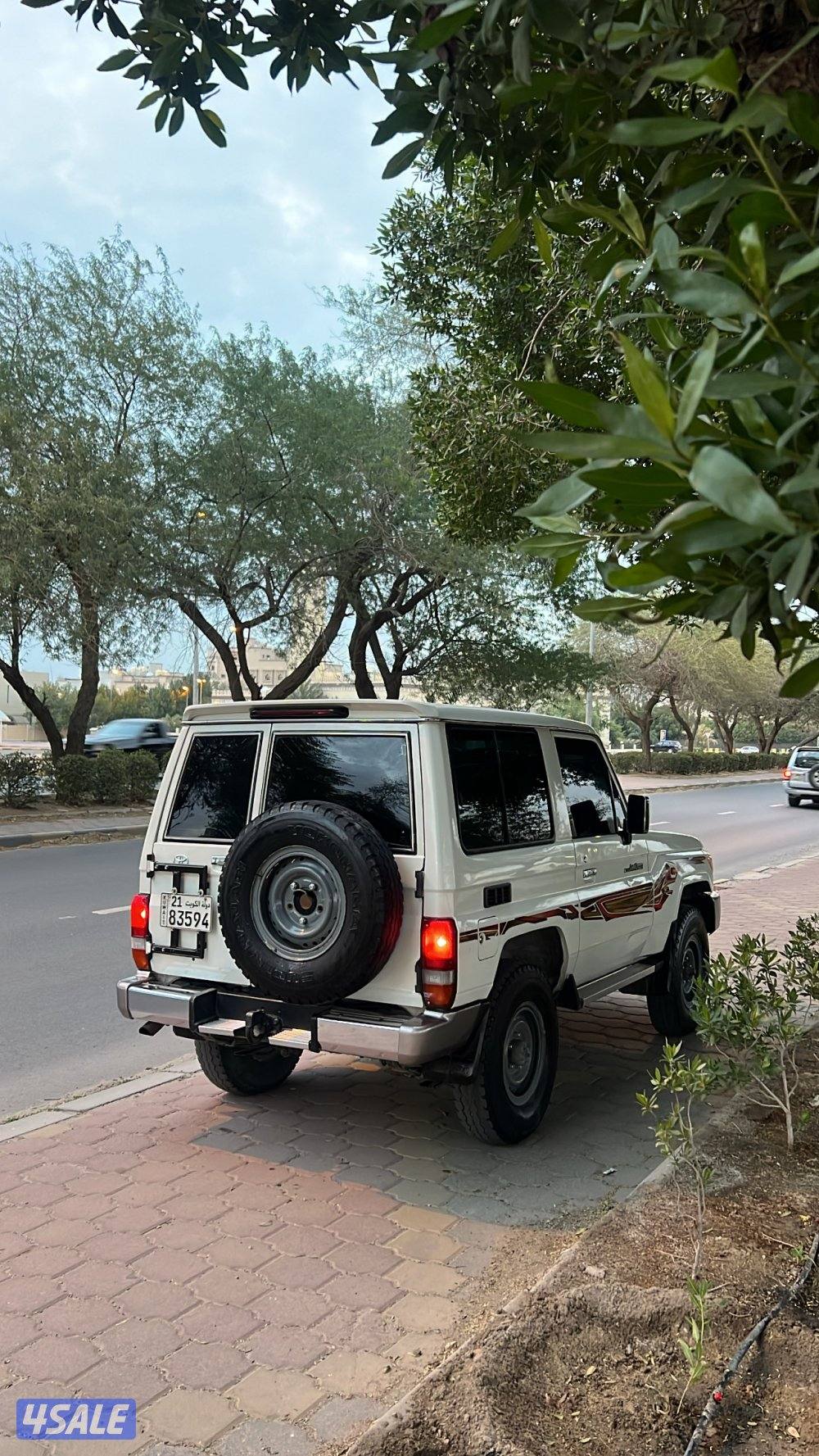 للبيع جيب ربع2016 شرط الفحص قير مكينه شاصي بدي ماشي 3000