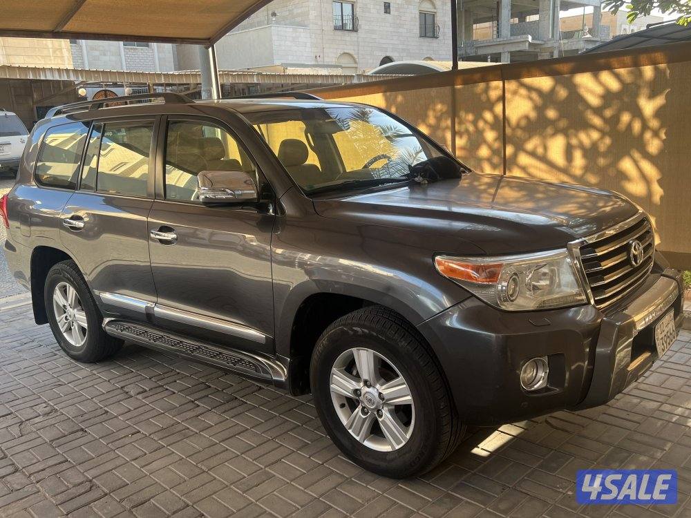 لاند كروزر 2014 ممشي 273 الف مالك اول خالي من الحوادث شرط الفحص1