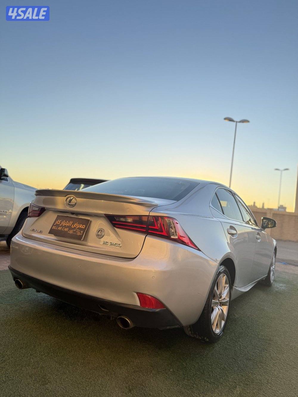 لكزز IS سبورت وارد الساير مديل 2014 بحاله وكاله عداد 200 شرط الفحص4