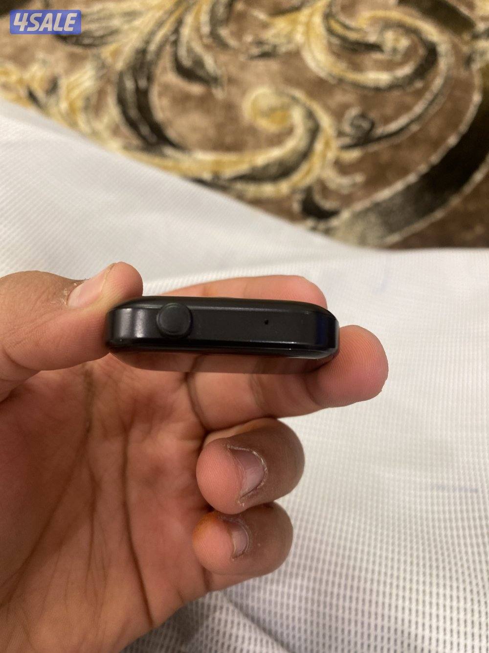 سبب البيع عدم توفر شاحن وشاحنه متواجد في الأسواق ورخيص تقريباً3