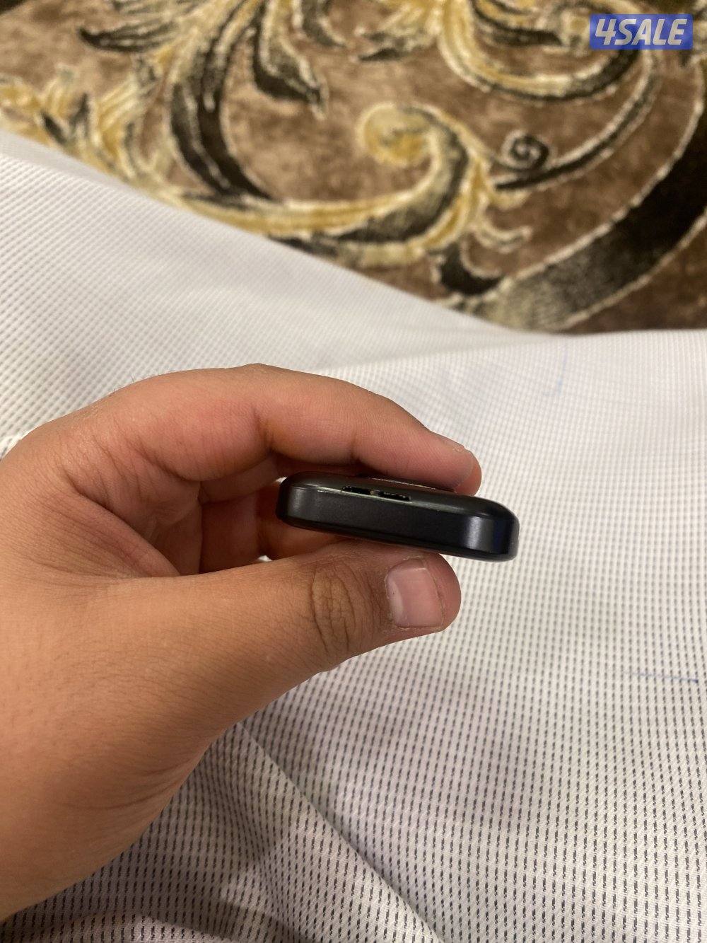 سبب البيع عدم توفر شاحن وشاحنه متواجد في الأسواق ورخيص تقريباً4