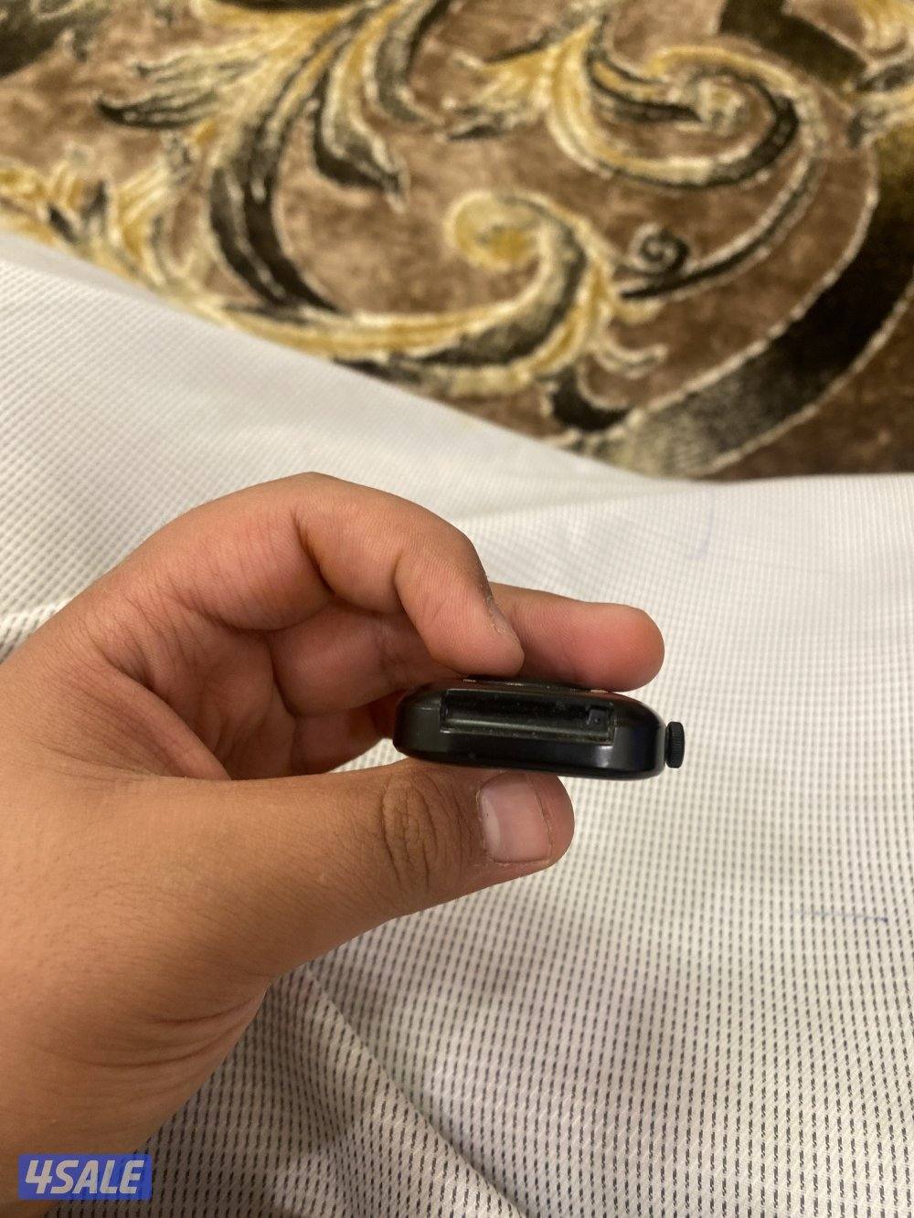 سبب البيع عدم توفر شاحن وشاحنه متواجد في الأسواق ورخيص تقريباً5