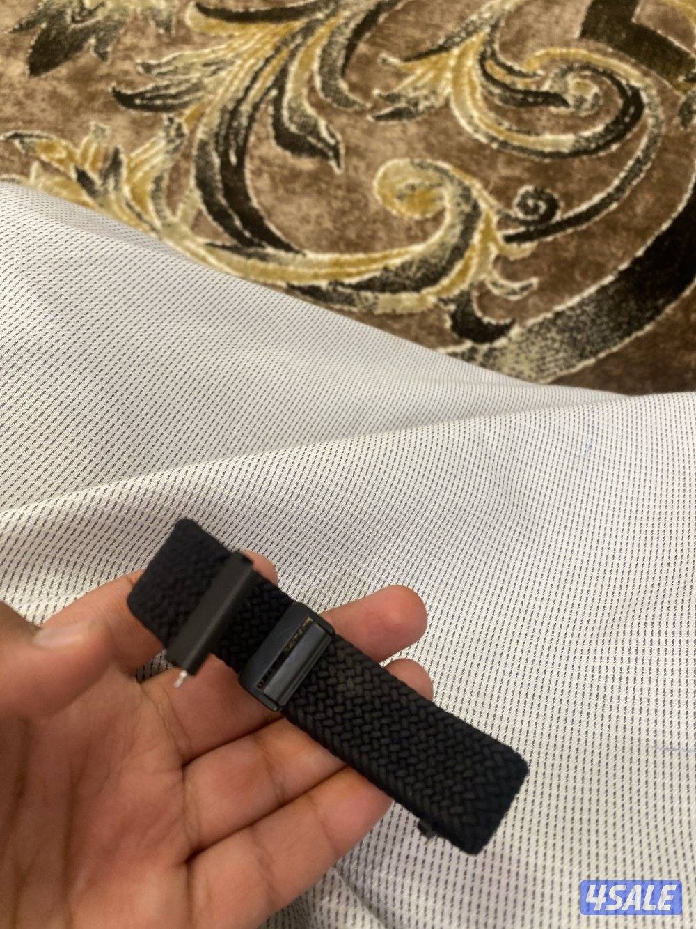 سبب البيع عدم توفر شاحن وشاحنه متواجد في الأسواق ورخيص تقريباً7