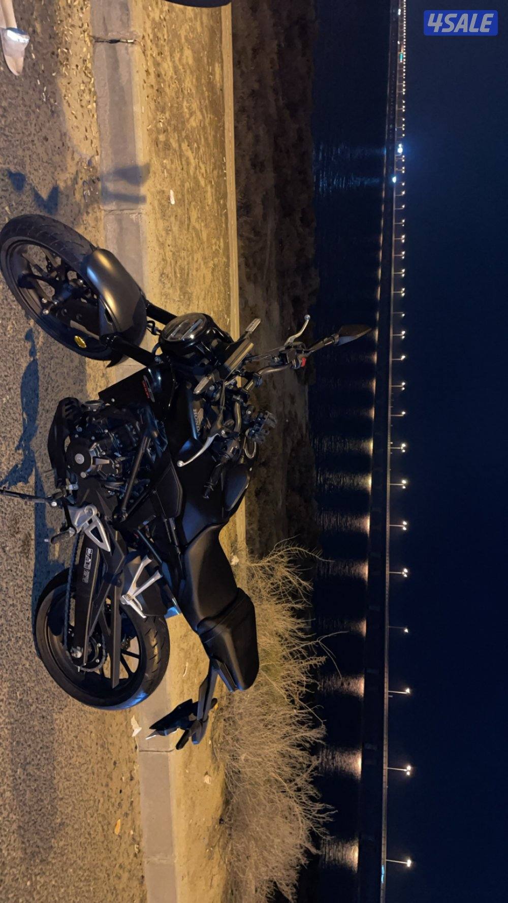 للبيع سيكل هوندا CB300R5