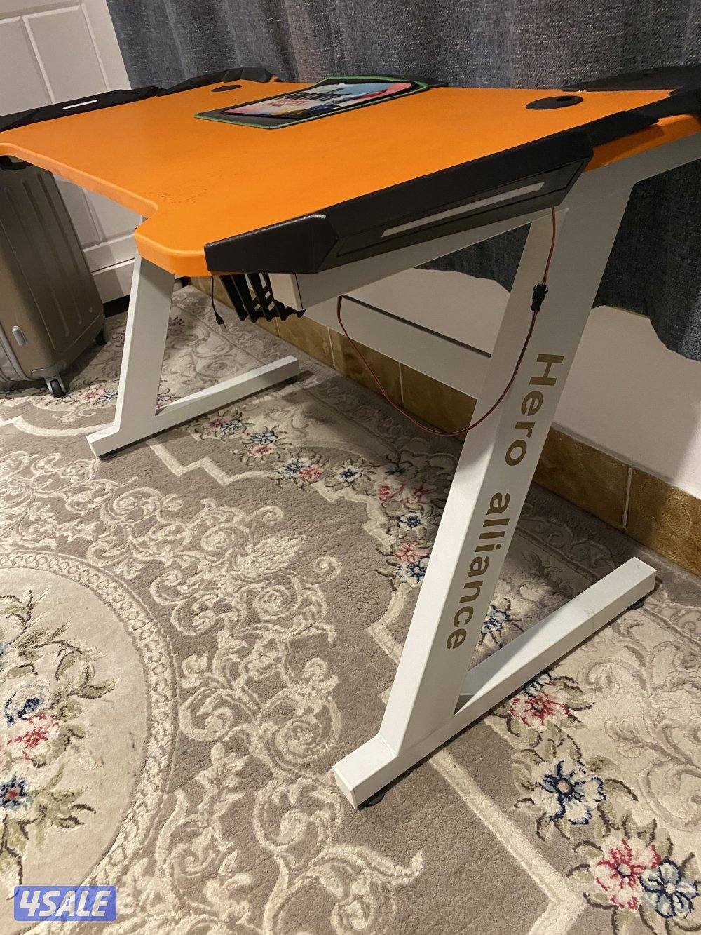 طقم كنب - طاولة وسط -طاولة جيمينج - ايرفراير جديد  تلفزيون  مع طاولة7