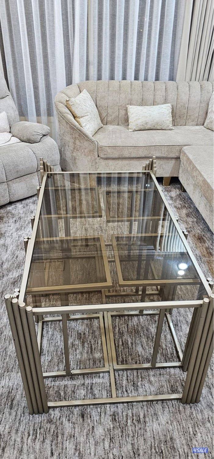 العرض 70 / الطول 120 / الارتفاع 60 / 4 طاولات صغار0