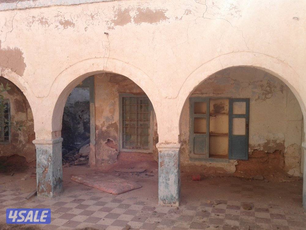 اجار دور اول في بيت عربي قديم كمخزن0