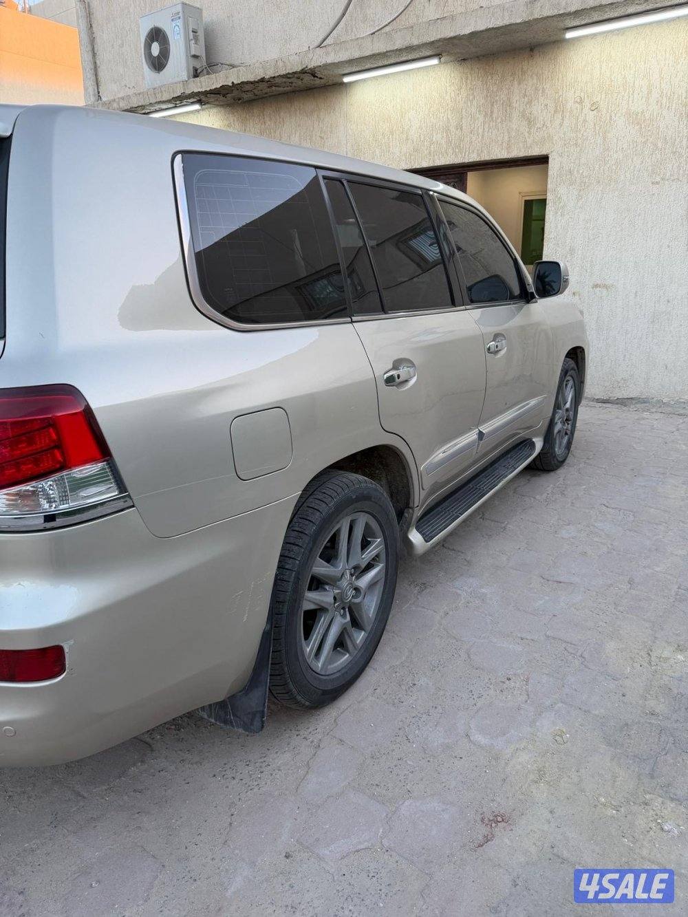 جيب لكزز 2014 الدرجه الثانيه عداد 332 شرط الفحص صبغ الوكاله1