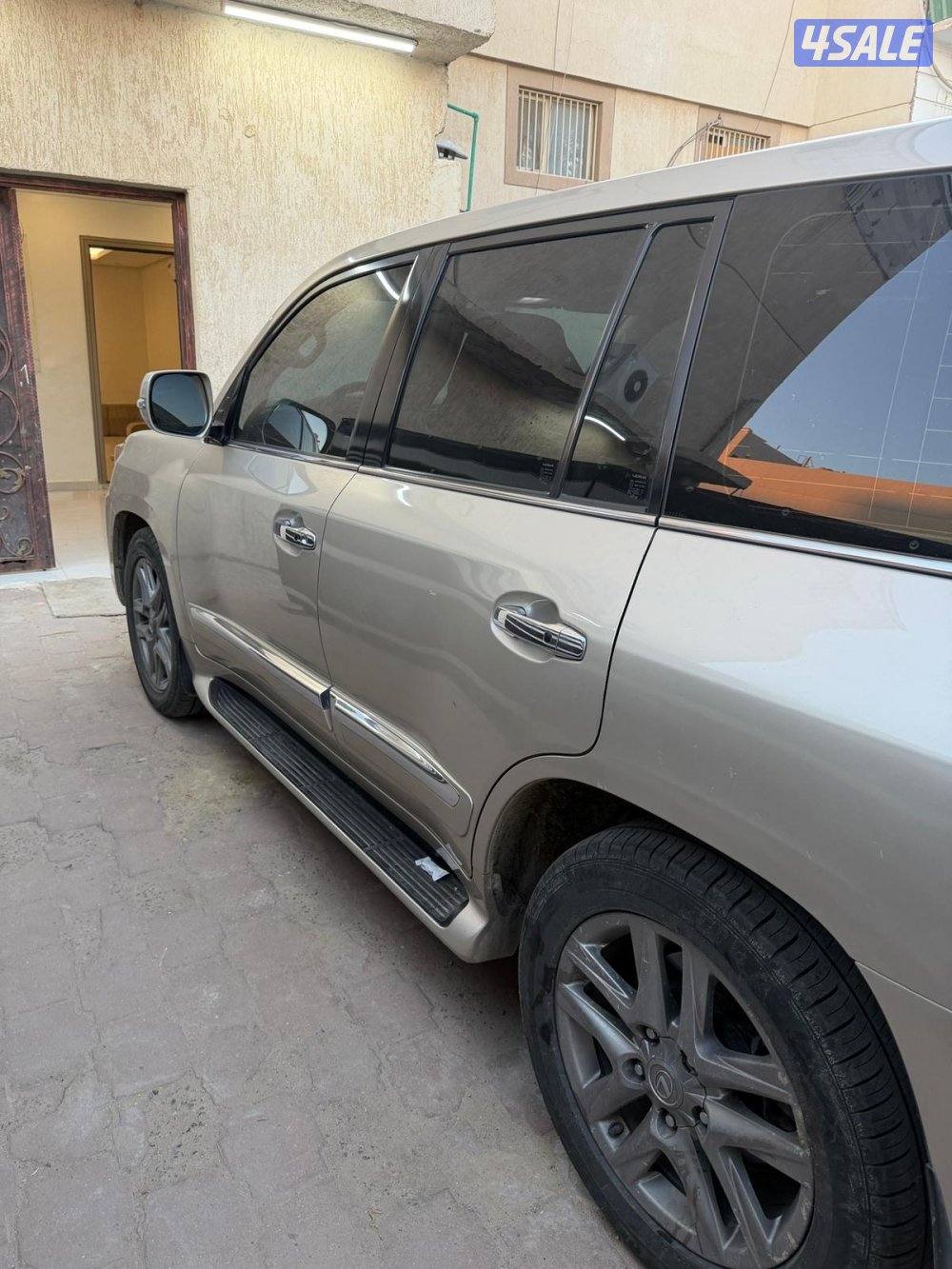 جيب لكزز 2014 الدرجه الثانيه عداد 332 شرط الفحص صبغ الوكاله4