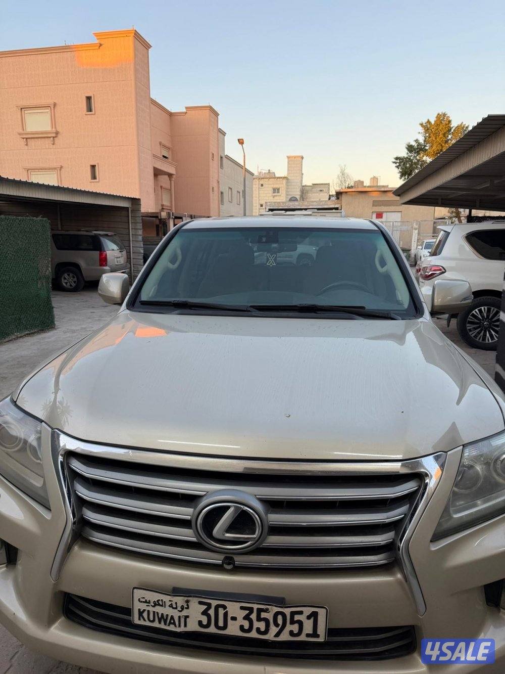 جيب لكزز 2014 الدرجه الثانيه عداد 332 شرط الفحص صبغ الوكاله5