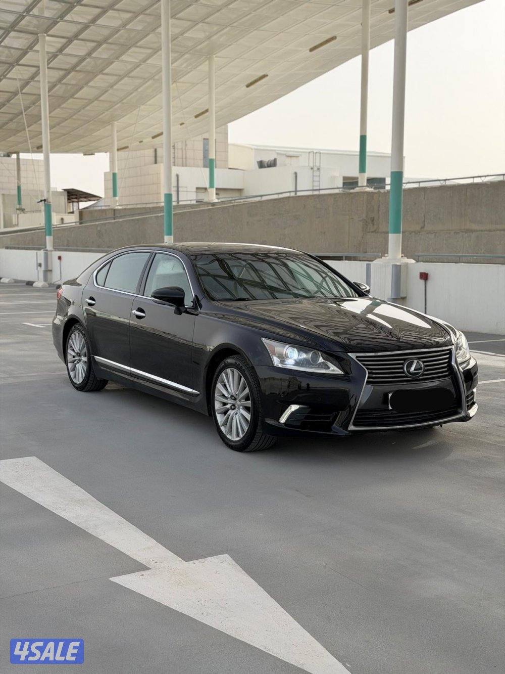 للبيع لكزس LS460 // 2013 لارج وارد الساير شرط الفحص سياره بحاله ممتازه0