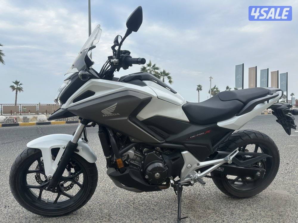 Honda  nc750x9