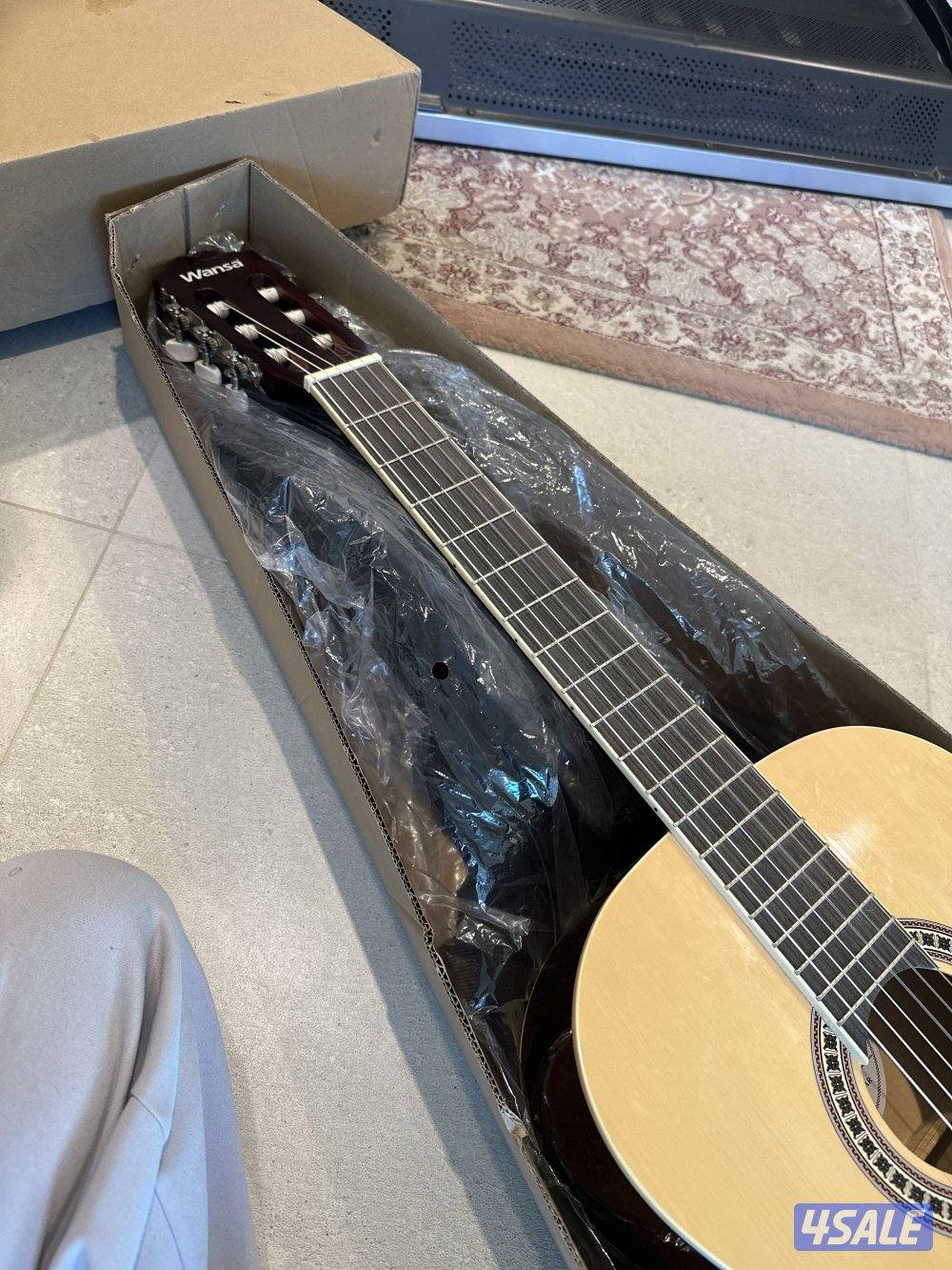 جيتار ونسا  مع اغراض والكرتون جديد رقم التواصل3