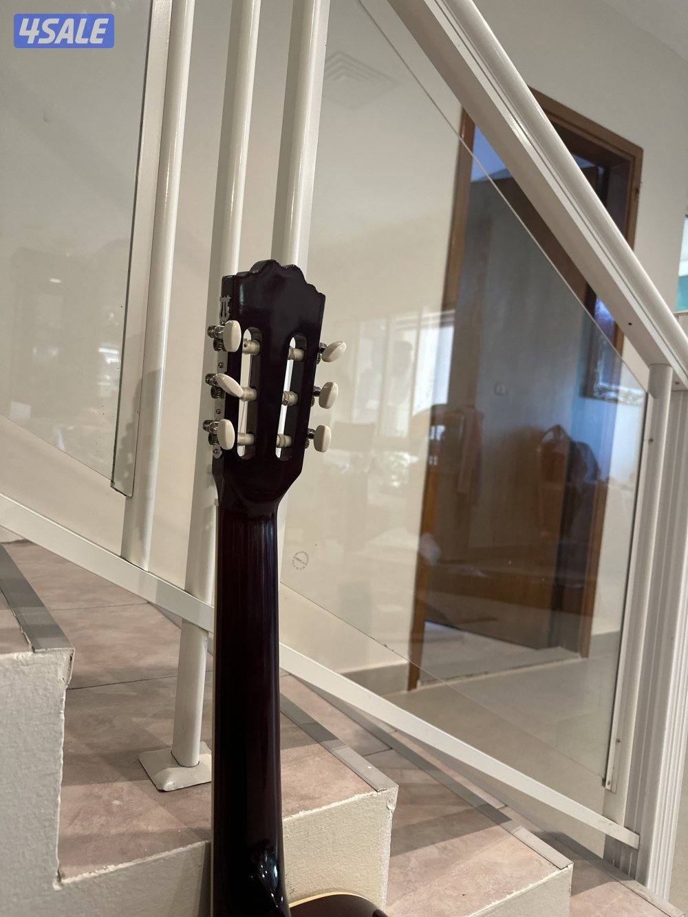 جيتار ونسا  مع اغراض والكرتون جديد رقم التواصل6