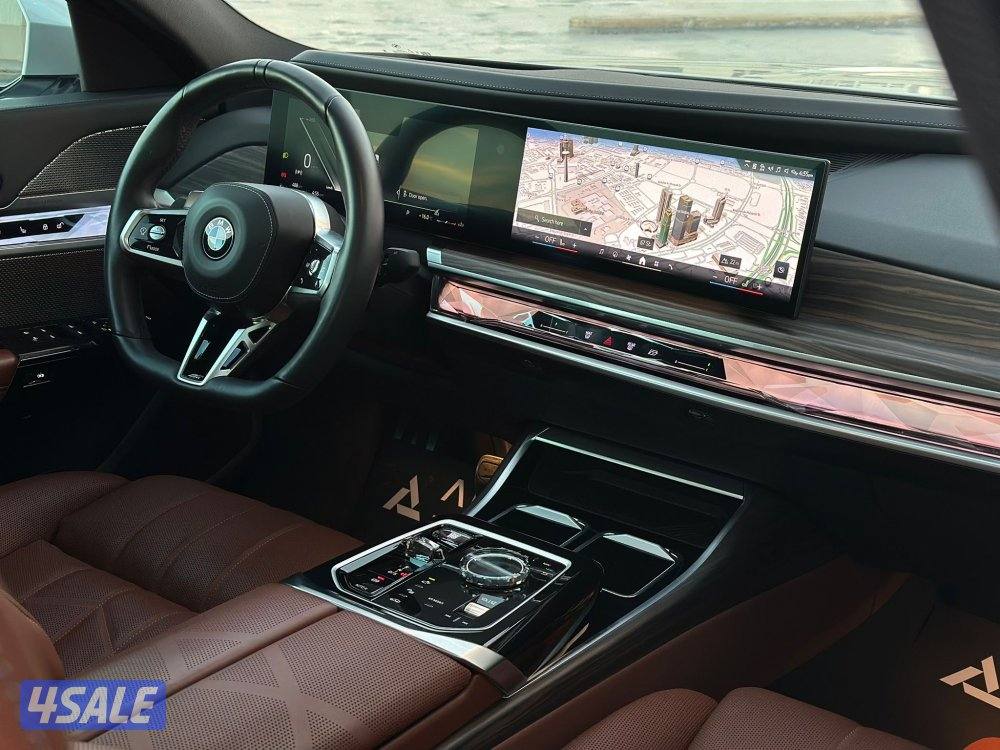بي ام دبليو735iموديل2024 عداد17الف وارد الغانم تحت الكفاله+سيرفس مجاناً5