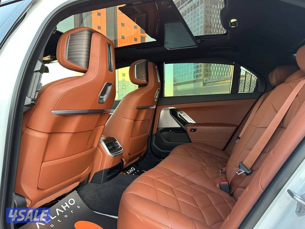 بي ام دبليو735iموديل2024 عداد17الف وارد الغانم تحت الكفاله+سيرفس مجاناً8