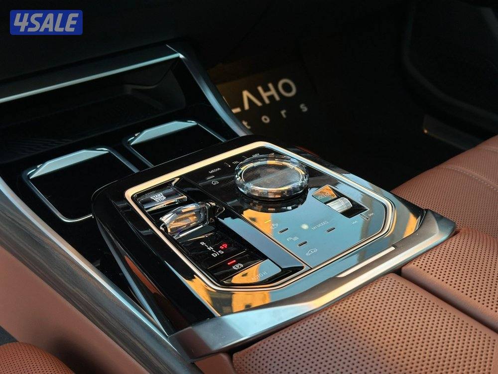 بي ام دبليو735iموديل2024 عداد17الف وارد الغانم تحت الكفاله+سيرفس مجاناً11