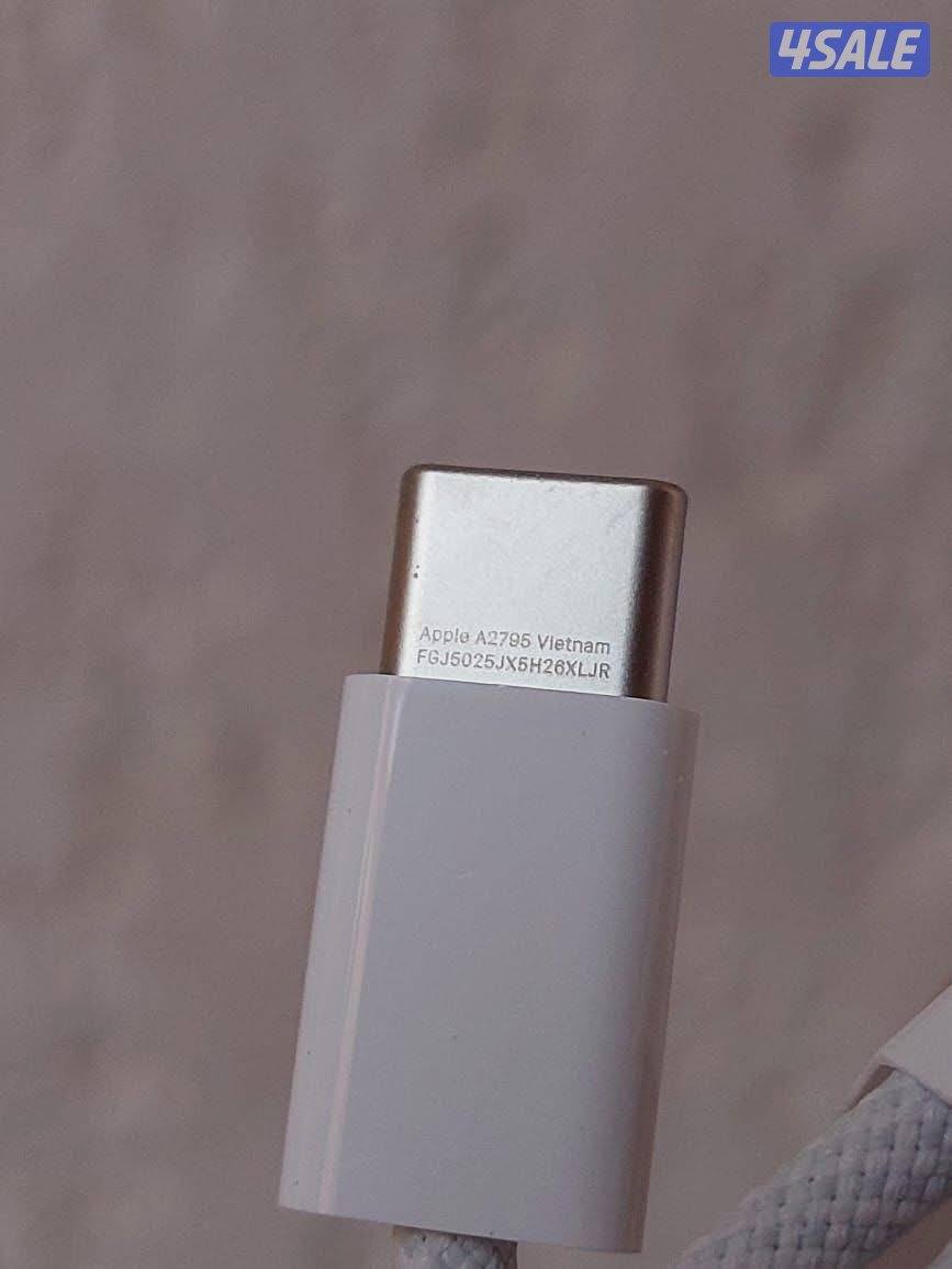 للبيع شاحن ايفون 15/16 بحاله الجديد الاصلي 20 وات والكابل الاصلي2