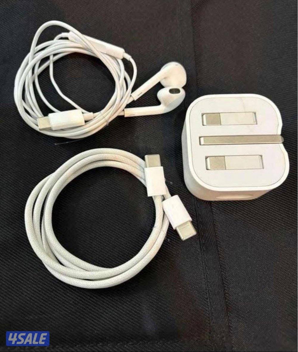 للبيع شاحن ايفون 15/16 بحاله الجديد الاصلي 20 وات والكابل الاصلي3