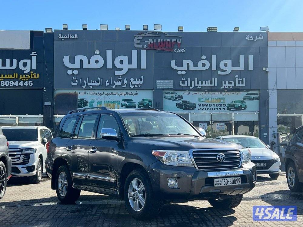 لاندكروزر GXR V8 🔥 بحالة نادرة0