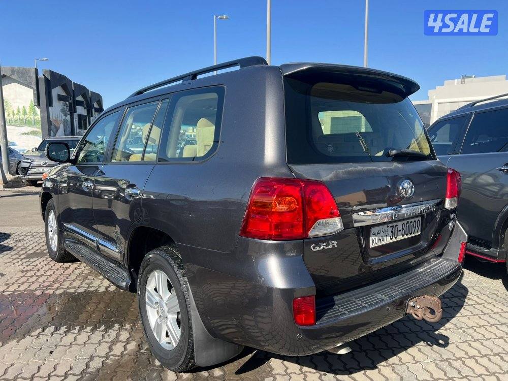 لاندكروزر GXR V8 🔥 بحالة نادرة3